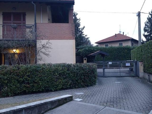 Box in vendita a Boltiere, Lombardia