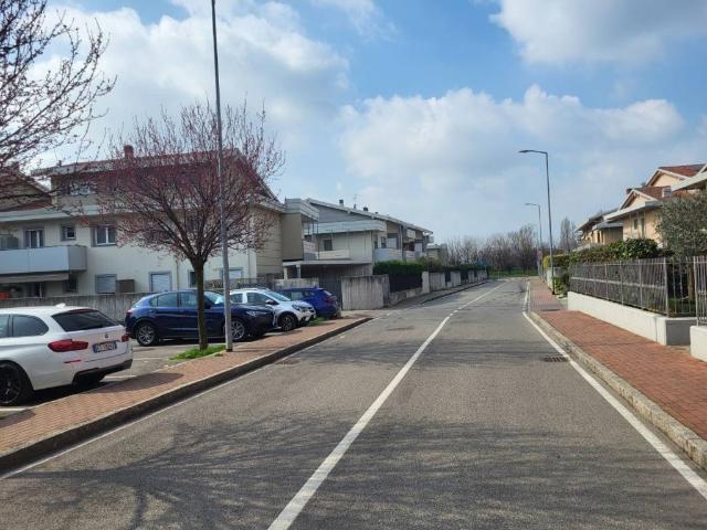 Box in vendita a Bonate Sopra, Lombardia