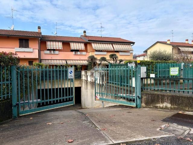 Box in vendita a Torchio di Sotto, Bonate Sopra