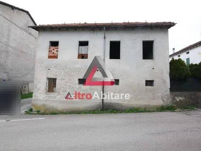 Box in vendita a Borgo Valbelluna, Carve