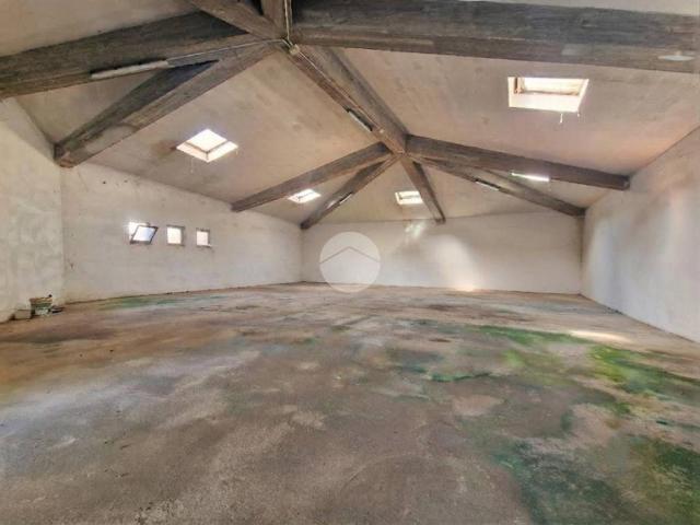 Box in vendita a Borgo Virgilio, Cerese