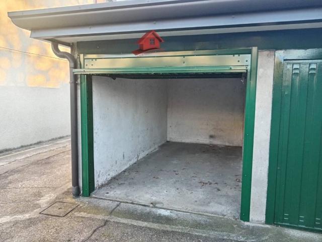 Box in vendita a Brembate, Lombardia