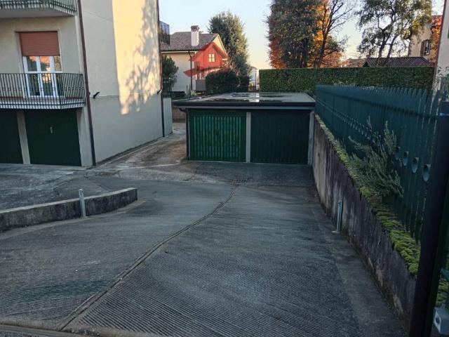 Box in vendita a Brembate, Lombardia