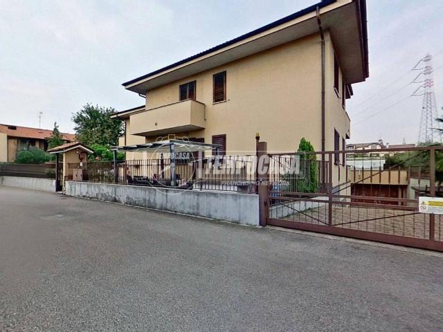 Box in vendita a Moncucco, Brugherio