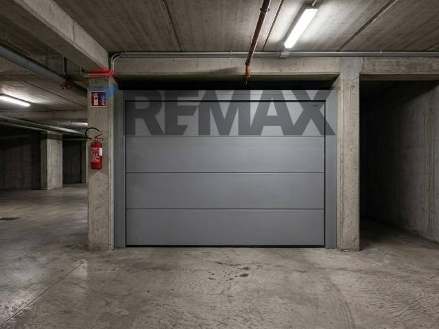 Box in vendita a Brugherio, Lombardia