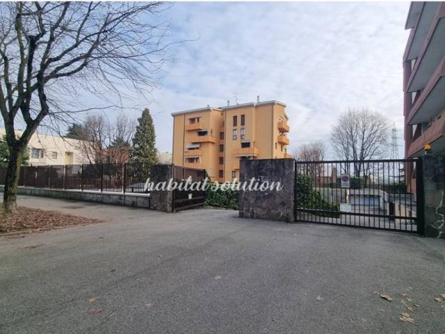 Box in vendita a Brugherio, Lombardia