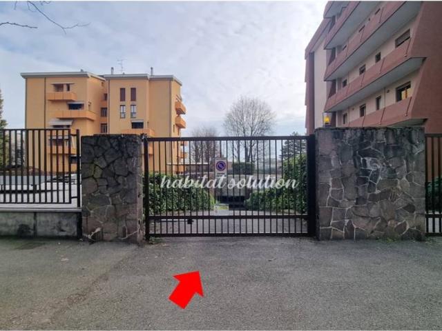 Box in vendita a Brugherio, Lombardia