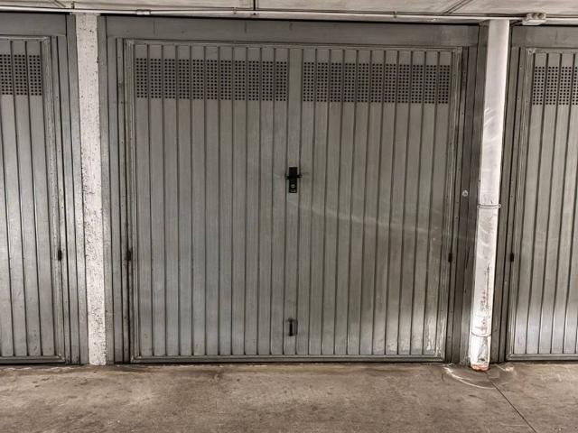 Box in vendita a Brugherio, Lombardia