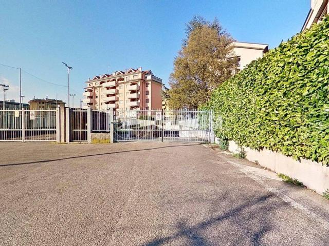 Box in vendita a Brugherio, Lombardia