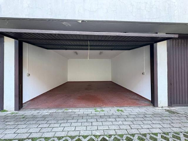 Box in vendita a Brugherio, Lombardia