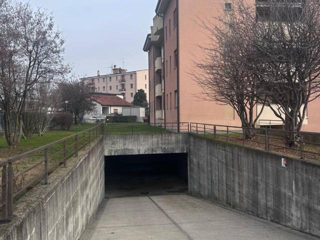 Box in vendita a Moncucco, Brugherio