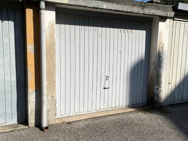 Box in vendita a Brugherio, Lombardia