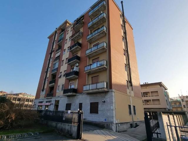 Box in vendita a Brugherio, Lombardia