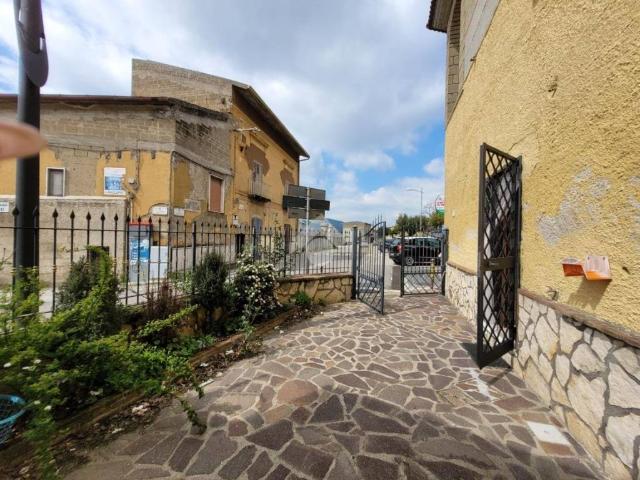Box in vendita a Bucciano, Campania