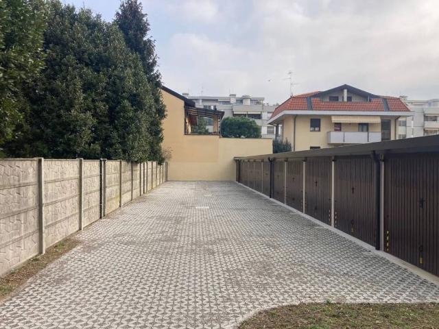 Box in vendita a Busto Arsizio, Lombardia