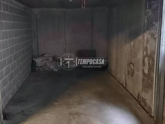Box in vendita a Busto Arsizio, Lombardia
