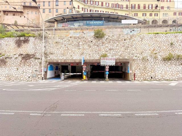 Box in vendita a Lapola/Marina, Cagliari