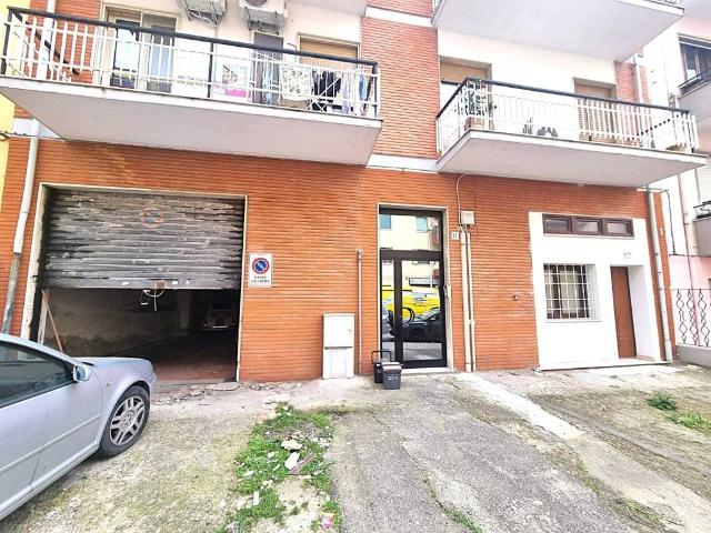 Box in vendita a Is Mirrionis, Cagliari