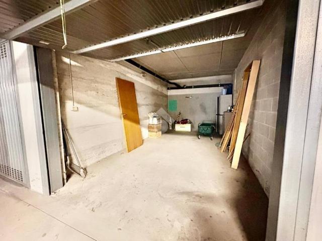 Box in vendita a Calcinate, Lombardia