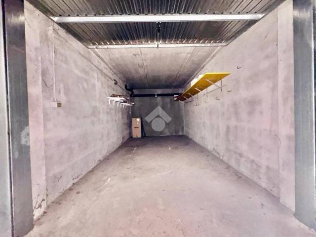 Box in vendita a Calcinate, Lombardia