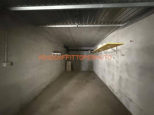 Box in vendita a Calcinate, Lombardia