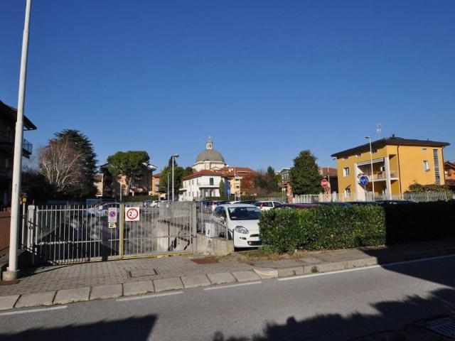 Box in vendita a Calusco D'adda, Lombardia