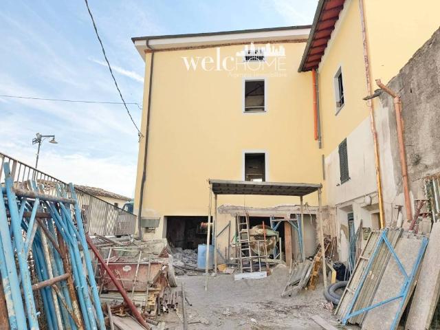 Box in vendita a Santa Maria, Campi Bisenzio