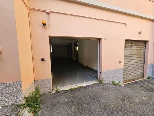 Box in vendita a Campomorone, Liguria