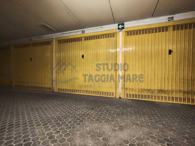 Box in vendita a Camporosso, Provincia di Imperia