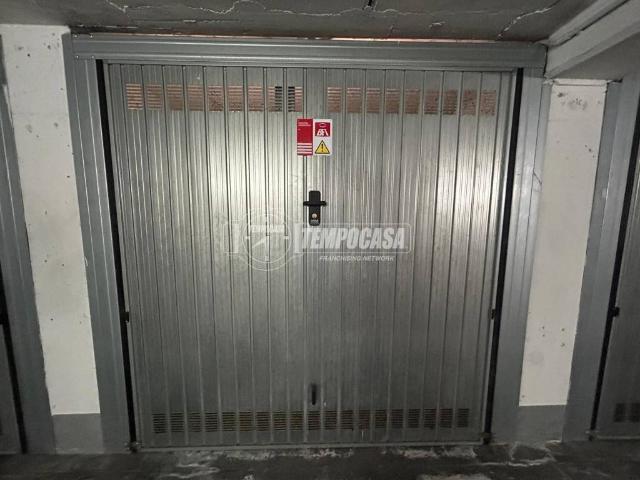 Box in vendita a Cantù, Lombardia
