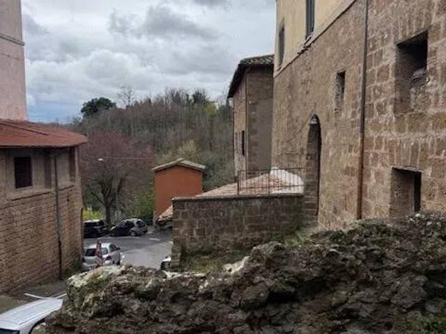 Box in vendita a Capranica, Lazio