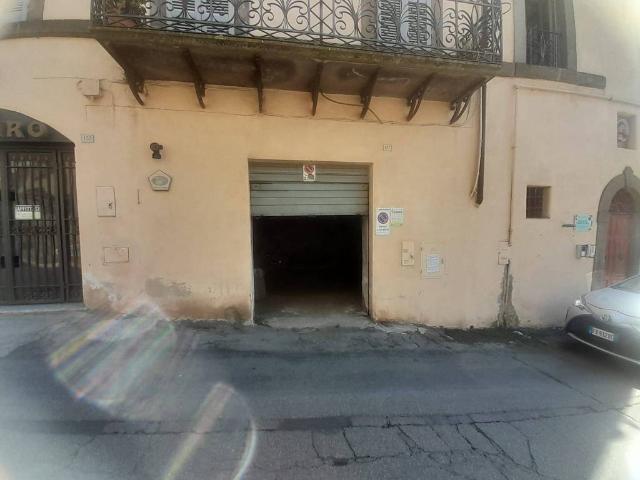 Box in vendita a Caprarola, Lazio