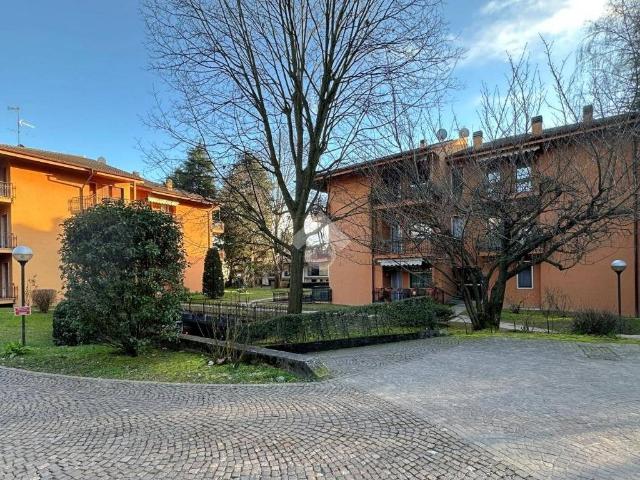 Box in vendita a Carate Brianza, Lombardia