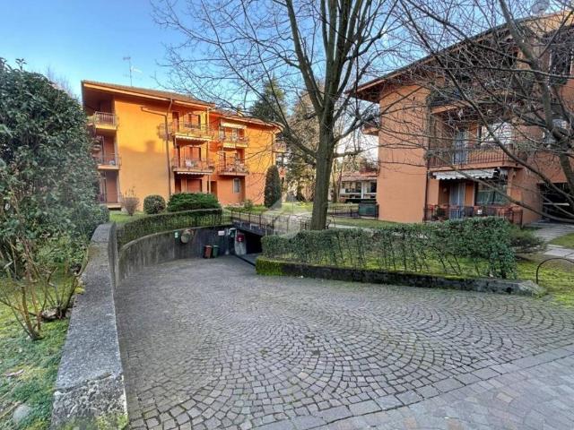 Box in vendita a Carate Brianza, Lombardia