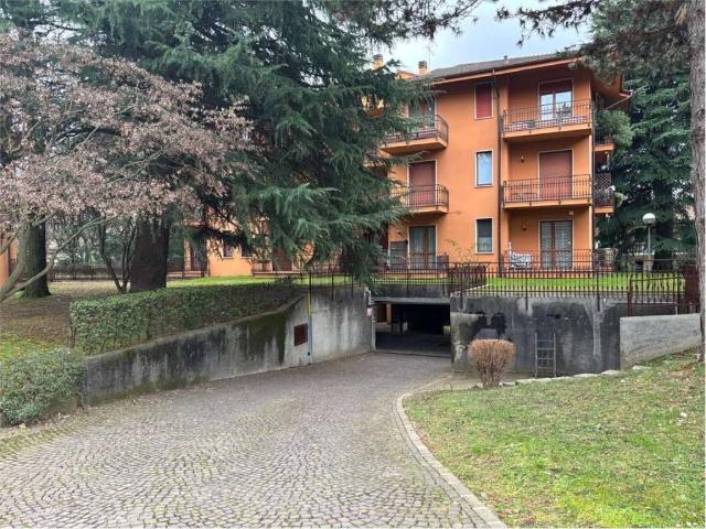 Box in vendita a Carate Brianza, Lombardia