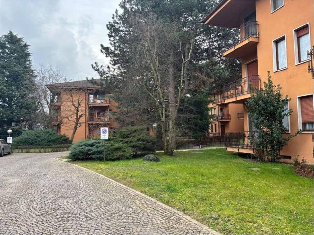Box in vendita a Carate Brianza, Lombardia