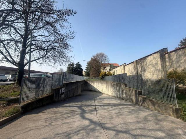Box in vendita a Carate Brianza, Lombardia