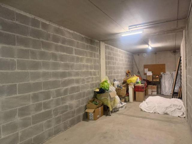 Box in vendita a Carate Brianza, Lombardia