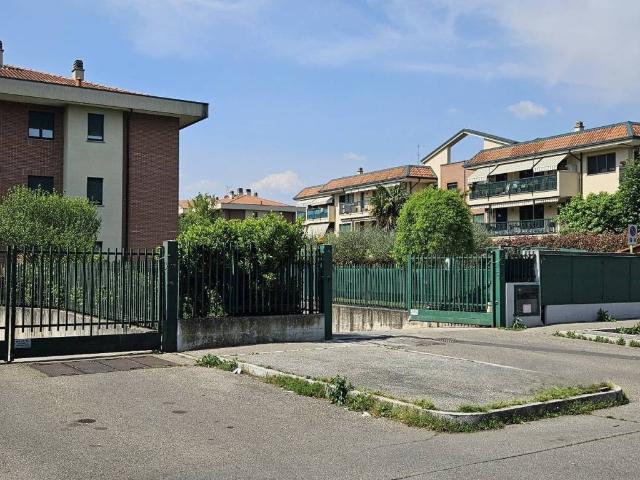 Box in vendita a Carate Brianza, Lombardia