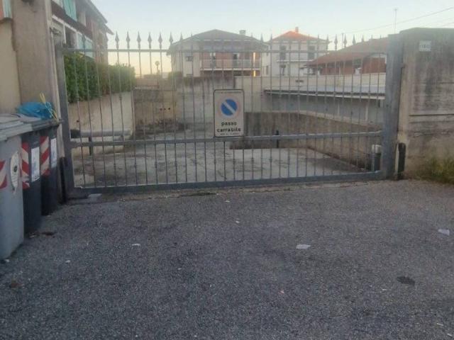 Box in vendita a Carignano, Torino