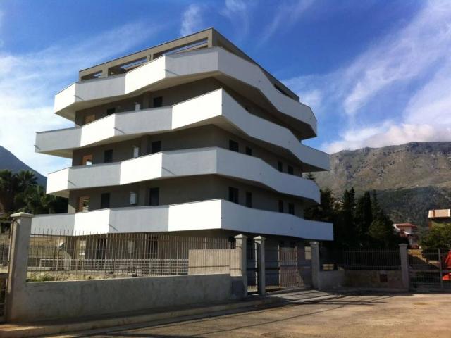 Box in vendita a Carini, Sicilia