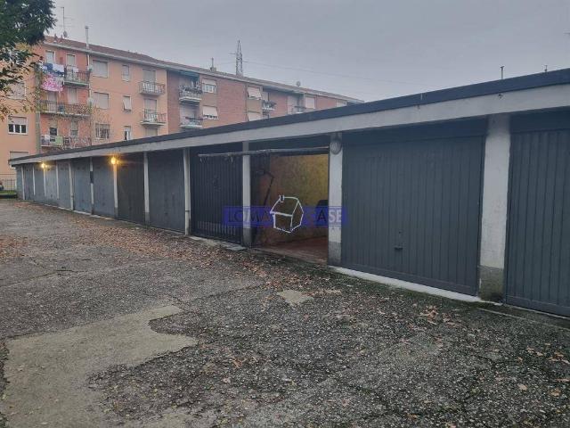 Box in vendita a Carnate, Lombardia