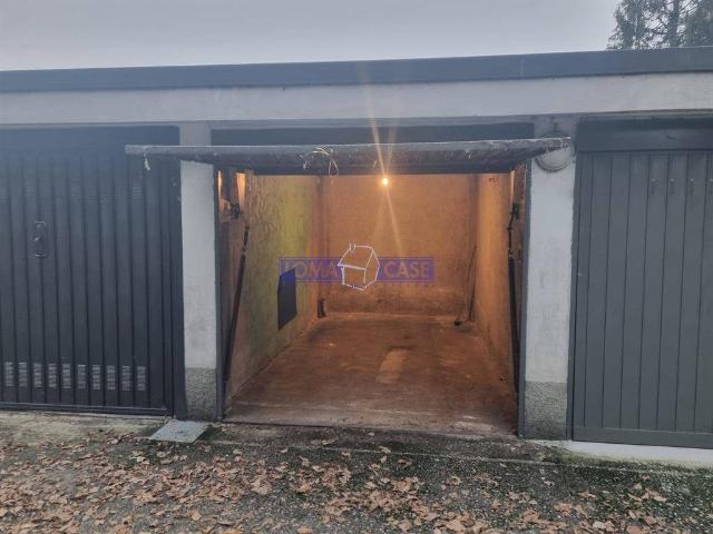 Box in vendita a Carnate, Lombardia