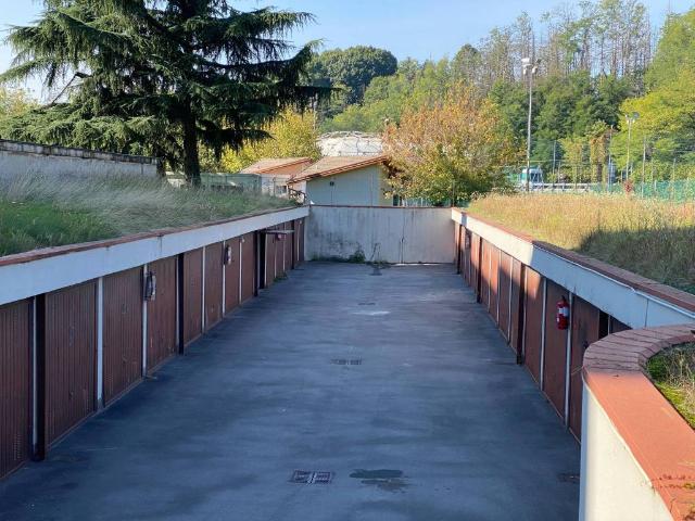 Box in vendita a Carnate, Lombardia