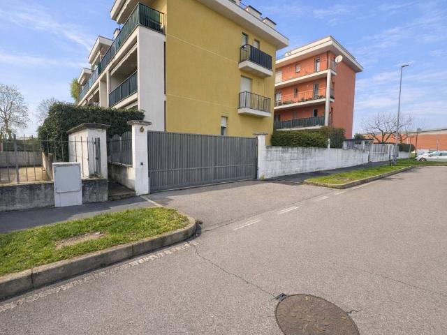 Box in vendita a Bariola, Caronno Pertusella