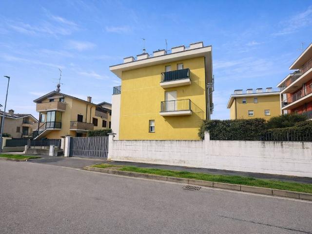Box in vendita a Bariola, Caronno Pertusella