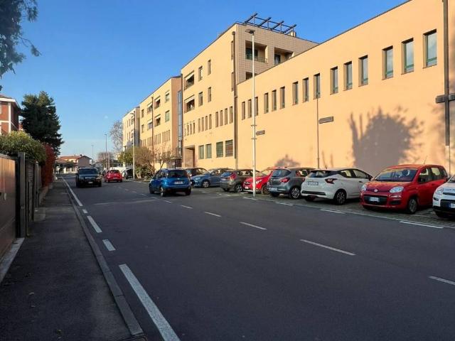 Box in vendita a Cassina Pertusella, Caronno Pertusella