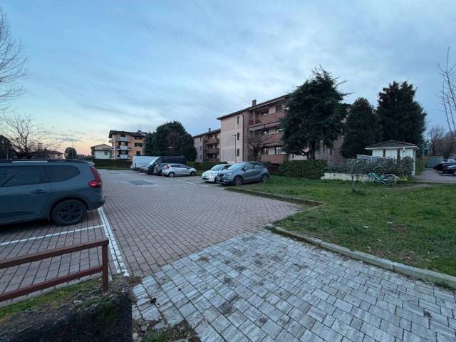 Box in vendita a Mirabello, Carugate