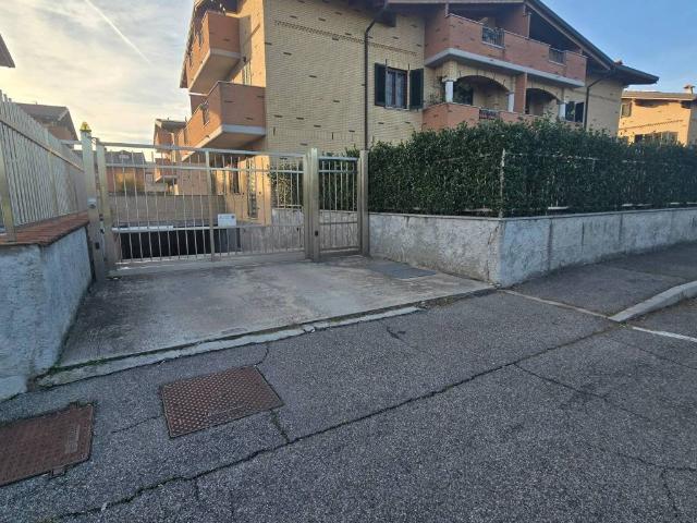 Box in vendita a Valera di Sopra, Carugate