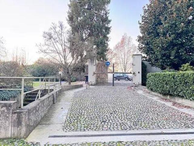 Box in vendita a Oltreponte, Piemonte